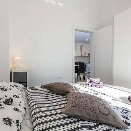 Petra Apartment *